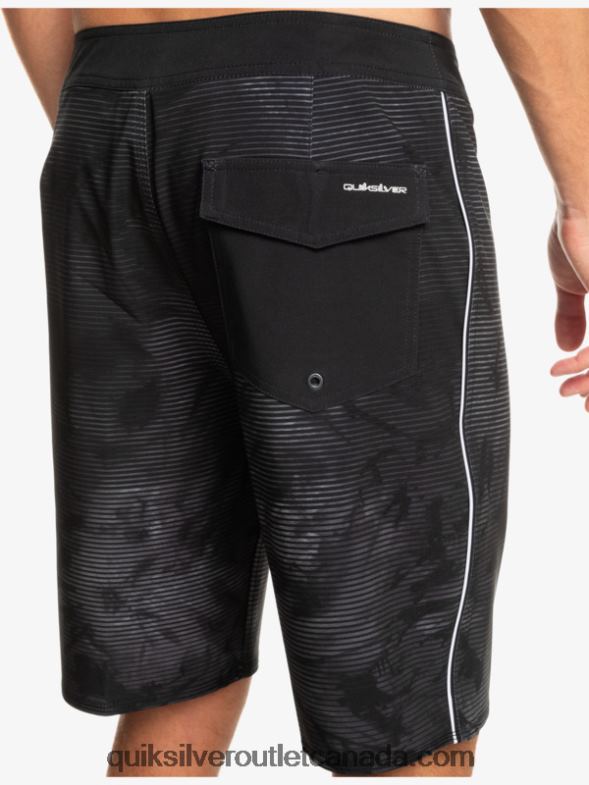 CA Quiksilver Men Surfsilk Massive 20 Boardshorts black TX4R2335